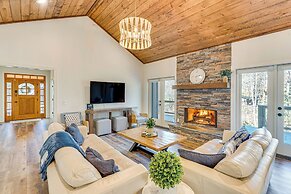 Walk to Nantahala Forest: Mtn-view Creekside Haven