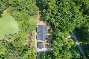 Walk to Nantahala Forest: Mtn-view Creekside Haven