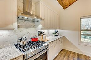 Walk to Nantahala Forest: Mtn-view Creekside Haven