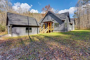 Walk to Nantahala Forest: Mtn-view Creekside Haven