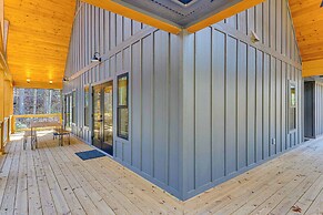 Walk to Nantahala Forest: Mtn-view Creekside Haven