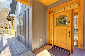 Walk to Nantahala Forest: Mtn-view Creekside Haven