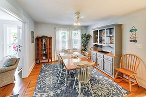 Cottage w/ Yard in Dtwn Chincoteague!