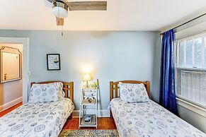 Cottage w/ Yard in Dtwn Chincoteague!