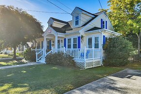 Cottage w/ Yard in Dtwn Chincoteague!