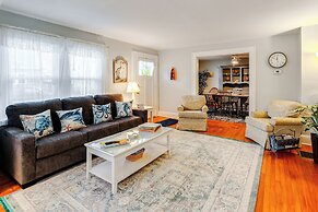 Cottage w/ Yard in Dtwn Chincoteague!