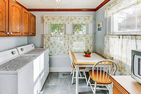 Cottage w/ Yard in Dtwn Chincoteague!