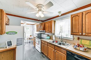 Cottage w/ Yard in Dtwn Chincoteague!