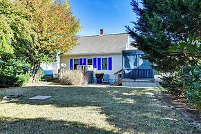 Cottage w/ Yard in Dtwn Chincoteague!