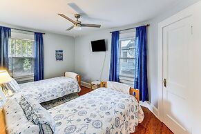 Cottage w/ Yard in Dtwn Chincoteague!