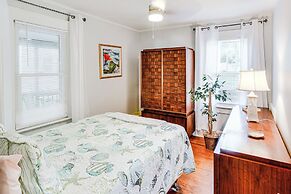 Cottage w/ Yard in Dtwn Chincoteague!