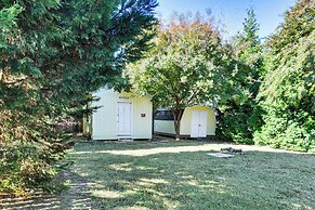 Cottage w/ Yard in Dtwn Chincoteague!