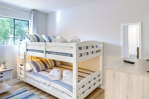 Walk to Beach: Condo w/ Balcony in Hilton Head!