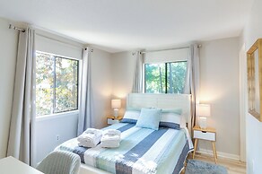 Walk to Beach: Condo w/ Balcony in Hilton Head!