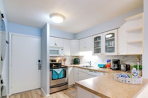 Walk to Beach: Condo w/ Balcony in Hilton Head!