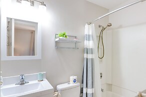 Walk to Beach: Condo w/ Balcony in Hilton Head!