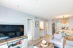 Walk to Beach: Condo w/ Balcony in Hilton Head!