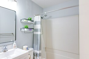 Walk to Beach: Condo w/ Balcony in Hilton Head!