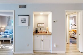 Walk to Beach: Condo w/ Balcony in Hilton Head!