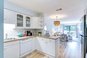 Walk to Beach: Condo w/ Balcony in Hilton Head!