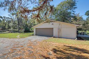 Fire Pit & Grill: Tyler Home on 5 Acres!