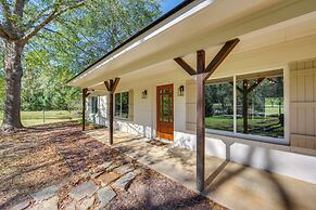 Fire Pit & Grill: Tyler Home on 5 Acres!