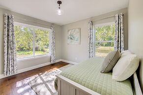 Fire Pit & Grill: Tyler Home on 5 Acres!