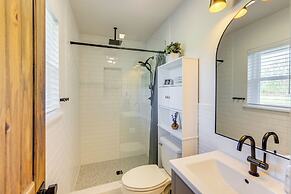 Fire Pit & Grill: Tyler Home on 5 Acres!