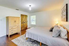 Fire Pit & Grill: Tyler Home on 5 Acres!