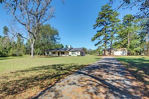 Fire Pit & Grill: Tyler Home on 5 Acres!