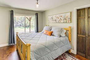 Fire Pit & Grill: Tyler Home on 5 Acres!