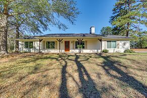 Fire Pit & Grill: Tyler Home on 5 Acres!