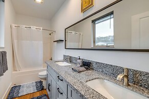 Walk to Marina: Tillamook Bay Apt w/ Water Views!