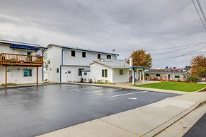 Walk to Marina: Tillamook Bay Apt w/ Water Views!