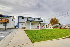 Walk to Marina: Tillamook Bay Apt w/ Water Views!