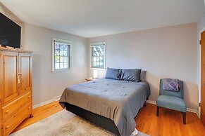 6 Mi to Skiing: Pet-friendly Home in Pittsfield!