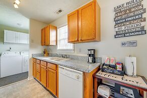 Lake Anna Getaway w/ Fire Pit + Dock Access!