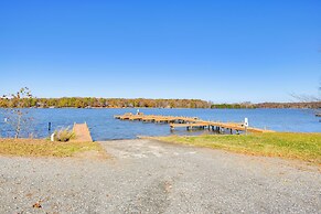 Lake Anna Getaway w/ Fire Pit + Dock Access!
