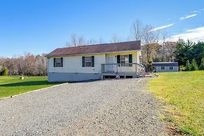 Lake Anna Getaway w/ Fire Pit + Dock Access!