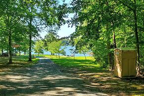 Lake Anna Getaway w/ Fire Pit + Dock Access!
