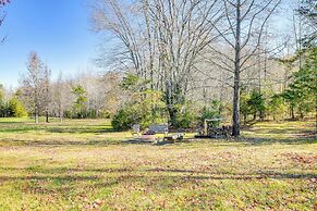 Lake Anna Getaway w/ Fire Pit + Dock Access!