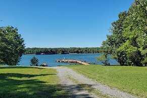 Lake Anna Getaway w/ Fire Pit + Dock Access!