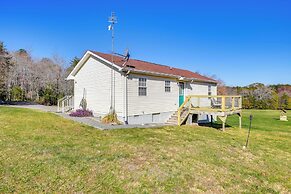 Lake Anna Getaway w/ Fire Pit + Dock Access!