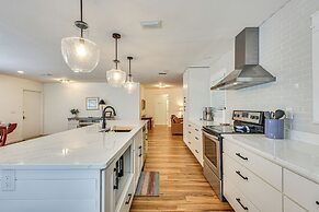 6 Mi to Beaches: Modern Bradenton Getaway!