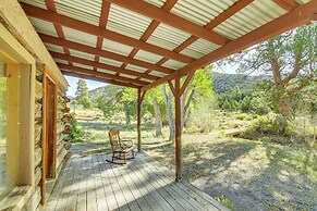 Bryce Canyon Basecamp: Historic Homesteader Cabin