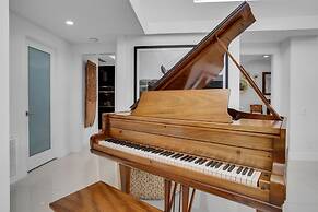 Canyon Palm in Palm Springs