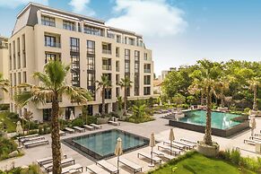 Azur Premium Resort
