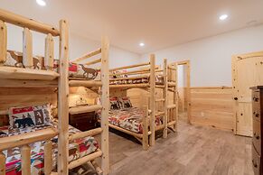 211 Misty Mountain Getaway 4 Bedroom Cabin