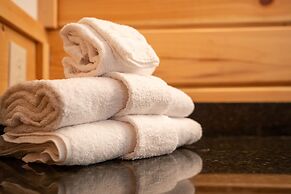 211 Misty Mountain Getaway 4 Bedroom Cabin