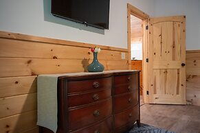 211 Misty Mountain Getaway 4 Bedroom Cabin